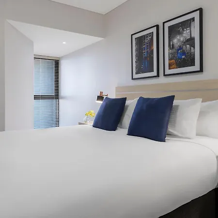 Oaks Brisbane Aurora Suites-2