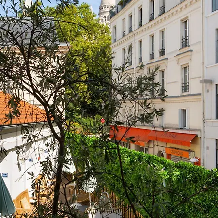 Le Village Montmartre-2