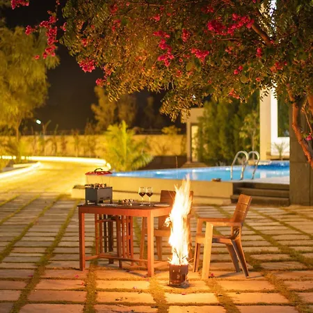 Stayvista'S Avadh Vatika - Mountain-View Villa With Outdoor Pool, Lawn Featuring A Gazebo & Bar-3