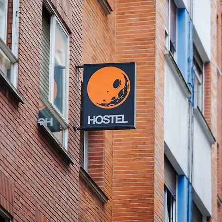 Moon Hostel Bio-3