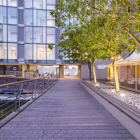 Aha Harbour Bridge Hotel & Suites-2