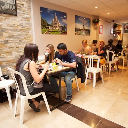 Bastille Hostel-3