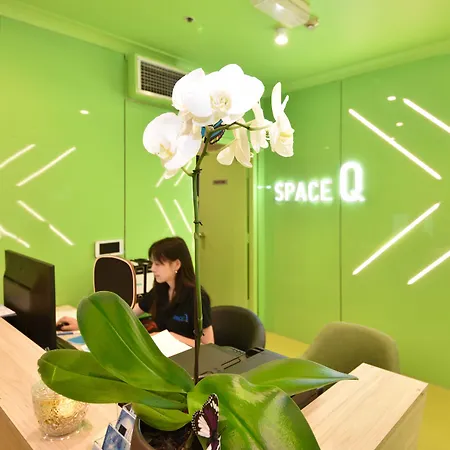 Space Q Capsule Hotel-2