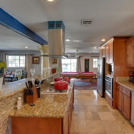 Elegant Home W/ Pool Table: 3 Mi To Vegas Strip!-2