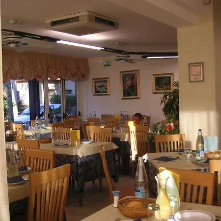 Hotel Canasta-3