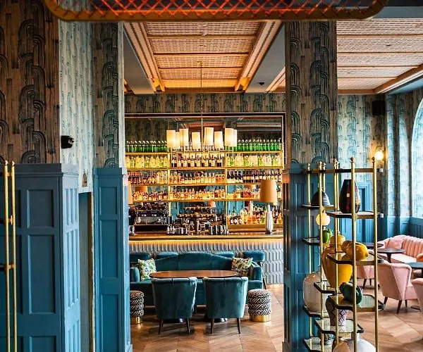 Strandhotel: The Clarence