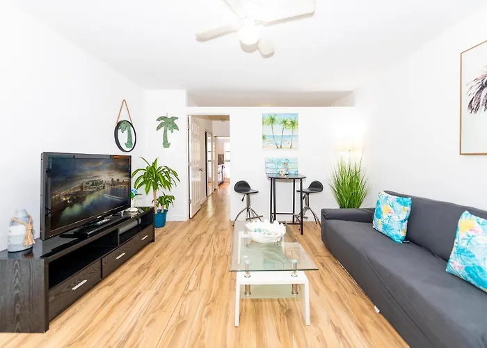 Hotel near College: South Beach Apartments