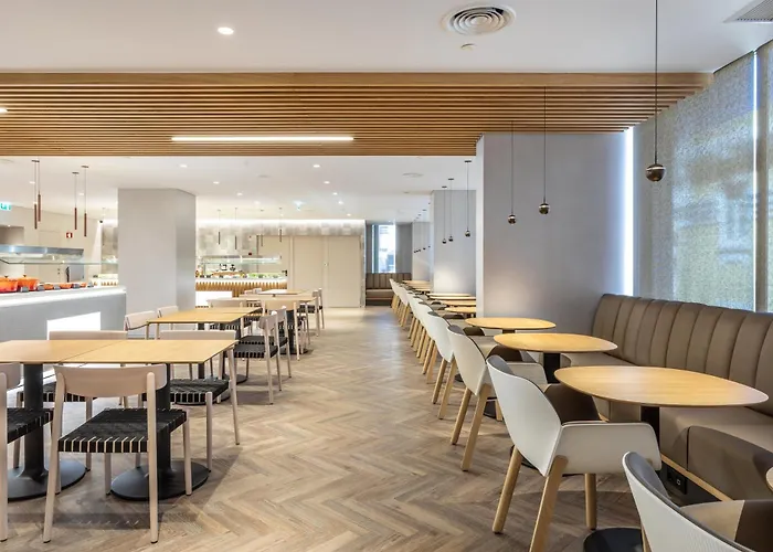4 Sterne Hotels Holiday Inn Lisbon By Ihg