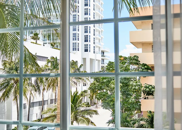  Modern Studio In Miami Beach