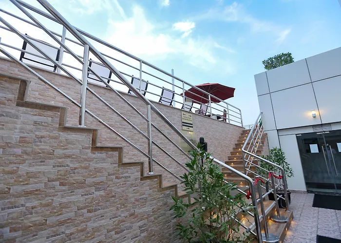 Luxury hotel only: Ivory Grand Hotel Apartments