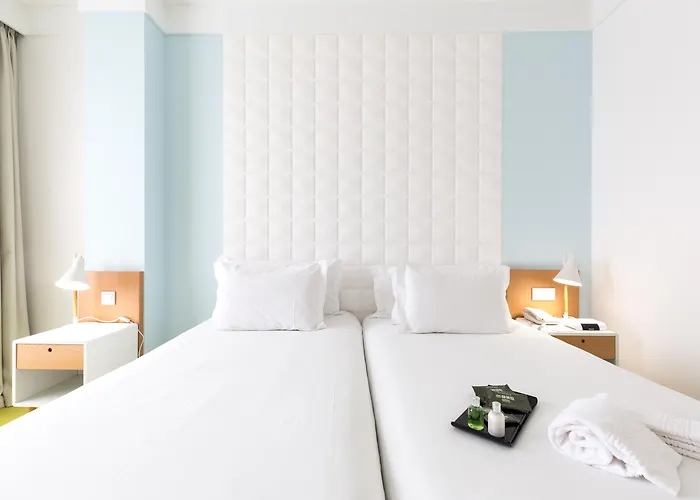 Cheap hotel: Legendary Porto Hotel