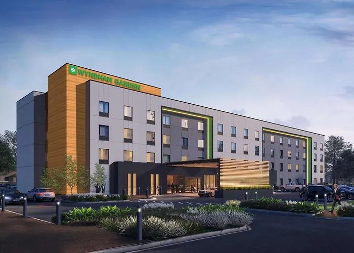 Family Hotel: Wyndham Garden Orlando Airport - Free Airport Shuttle
