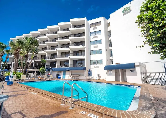 Romantic hotel: La Quinta By Wyndham Cocoa Beach Oceanfront