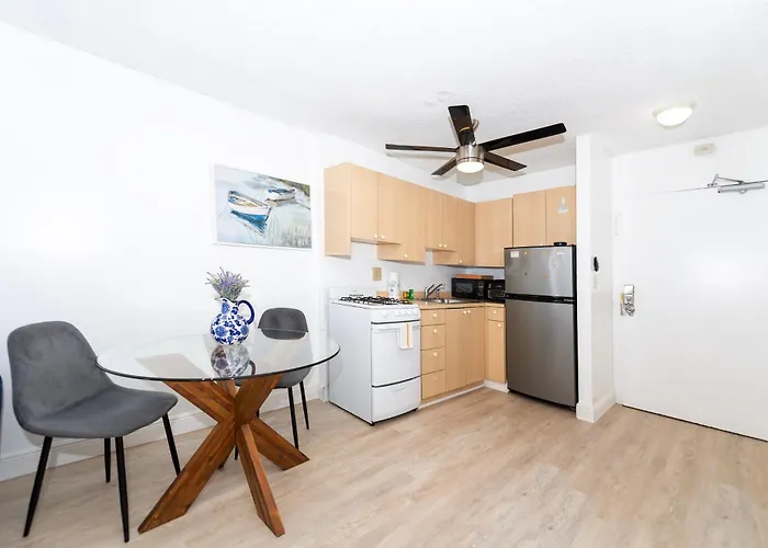 Hotel near College: South Beach Apartments