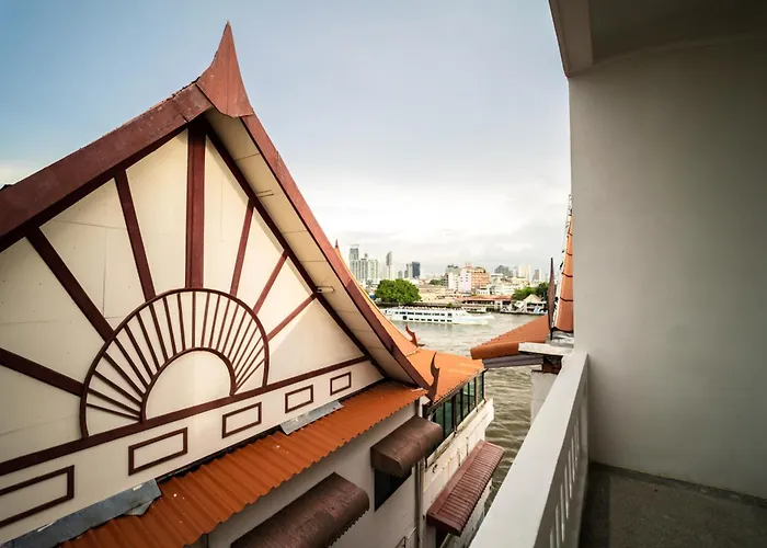 PIER 808 Hostel