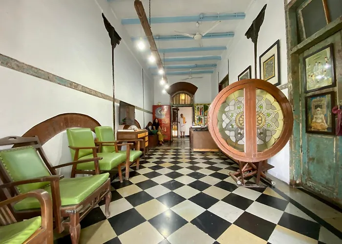 The Hostels Vasantashram Cst Mumbai, Free Wifi With 1940S Retro Vibe