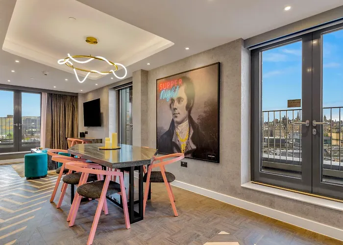 Dog friendly hotels Roomzzz Edinburgh