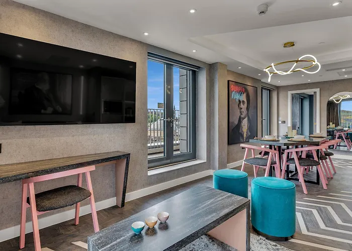 Dog friendly hotels Roomzzz Edinburgh