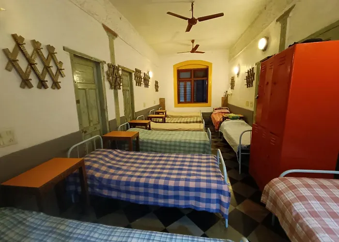 The Hostels Vasantashram Cst Mumbai, Free Wifi With 1940S Retro Vibe