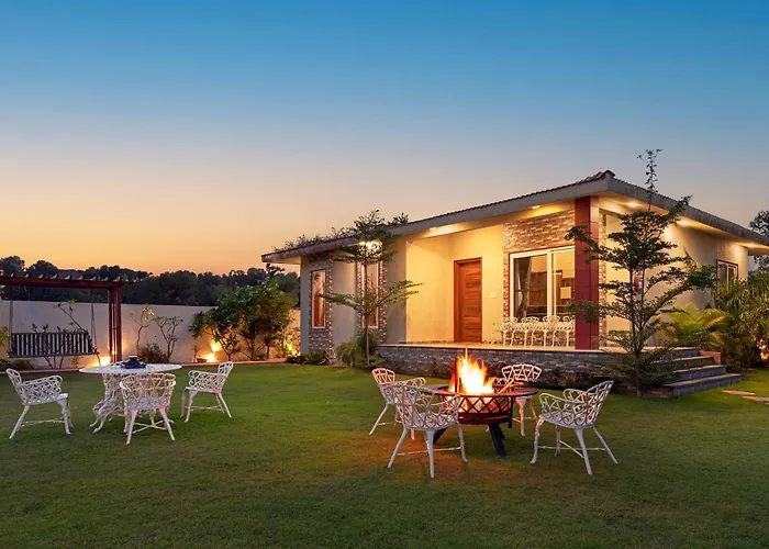 Villa: Inaayat Villa By Stayvista - Luxe Retreat With Pool & Garden