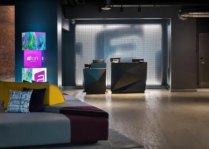 Hotel with pool: Aloft Buffalo Downtown