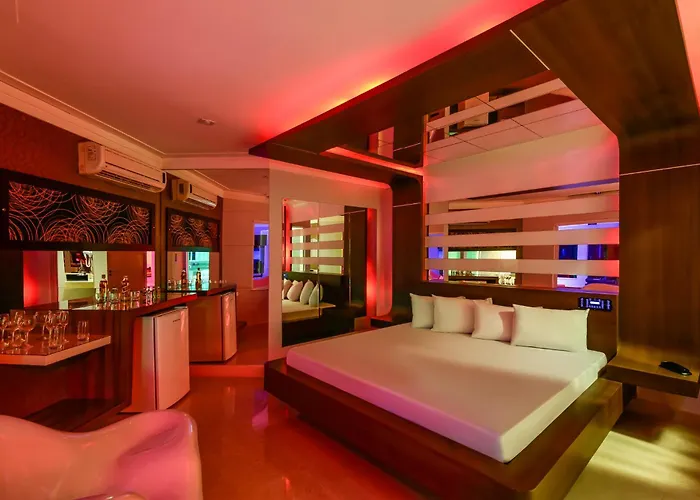  Eros Motel