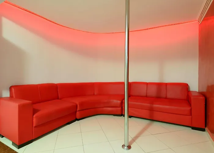  Eros Motel