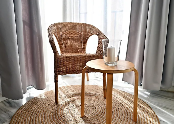 Hotel near College: Love Rent4 Malaga Rene