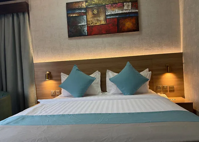 Cheap hotel: Strand Hotel
