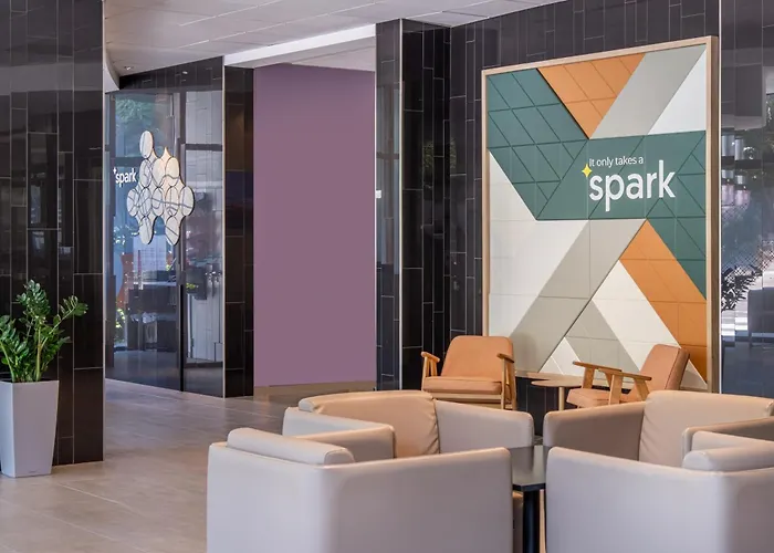 Resort: Spark By Hilton Lyon Park Saone
