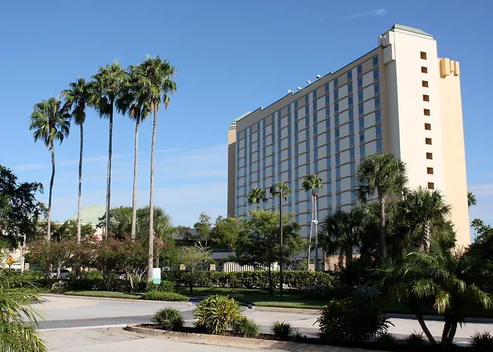 Hotel with pool: Rosen Plaza Hotel Orlando Convention Center
