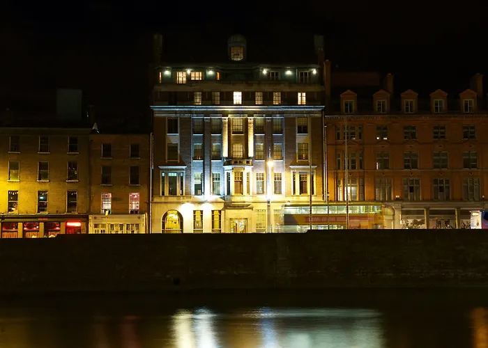 Strandhotel: The Clarence