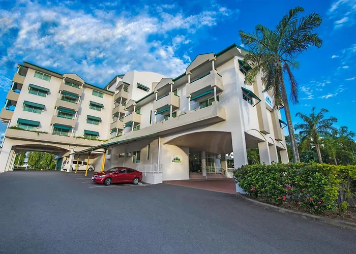 Hotel with pool: Cairns Sheridan Hotel