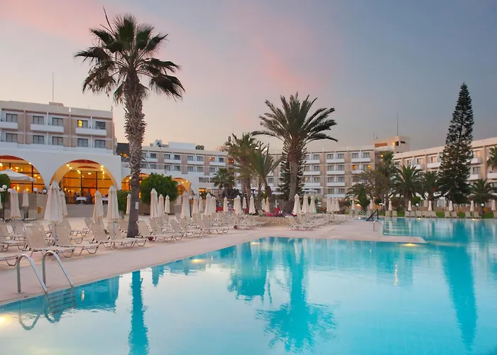  Louis Phaethon Beach