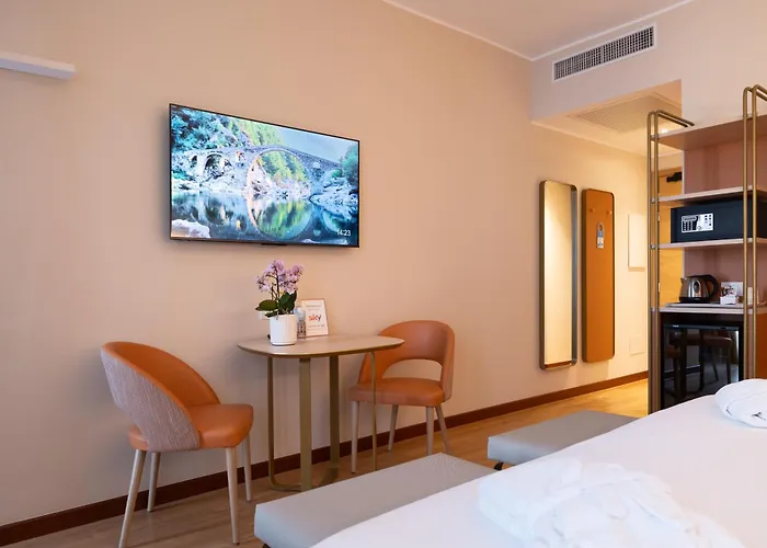 Luxury hotel only: Hotel Raffaello