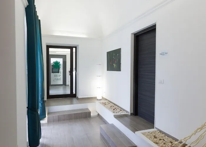  Etna Suite Group
