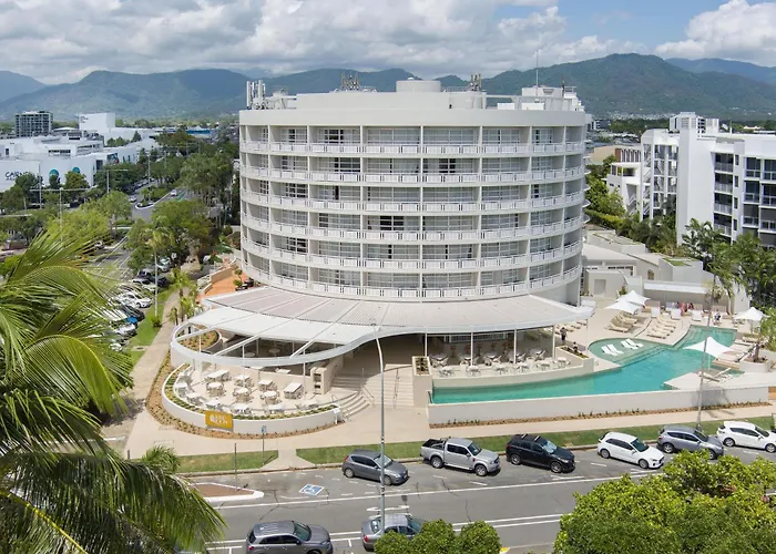 Beach Hotels Doubletree By Hilton Cairns