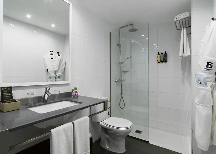 Pet Friendly hotel: Boutique Hotel H10 White Suites - Adults Only