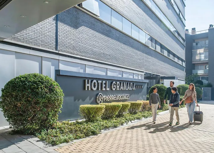 Pet Friendly hotel: Hotel Granada By Pierre & Vacances