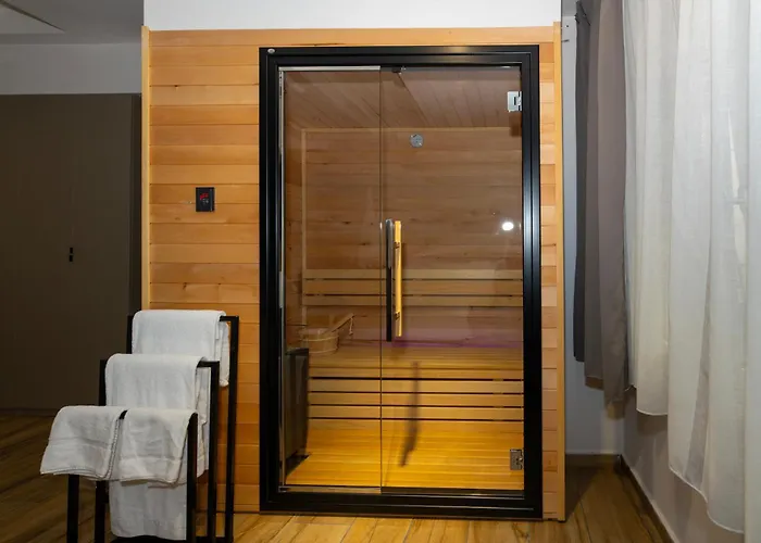 3 star hotels Golden
