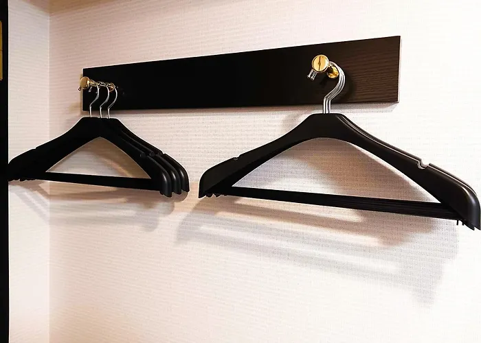 Luxury hotel only: Apa Hotel Shinjuku Gyoemmae