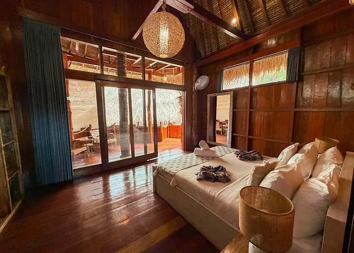 Hotel near College: Gili Treehouse