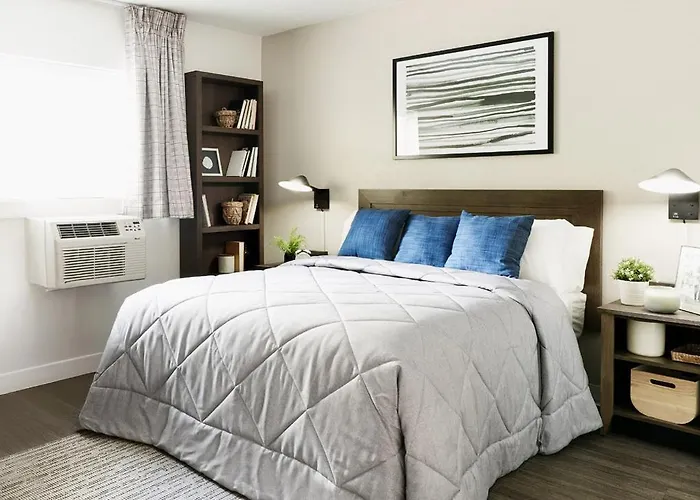 Hotel near College: Intown Suites Extended Stay Orlando Fl - Presidents Dr