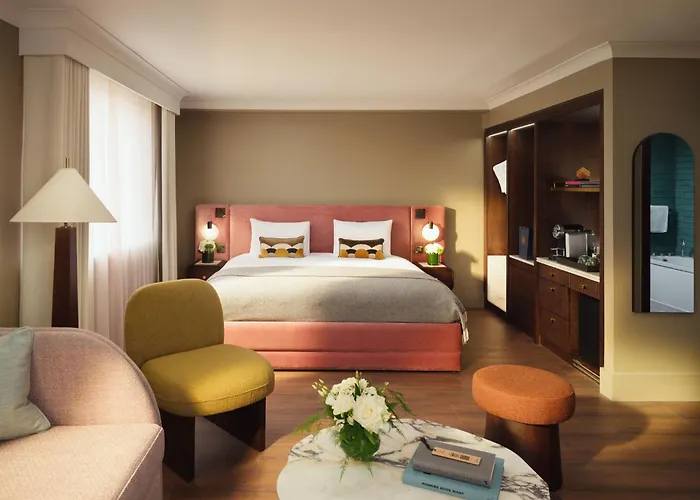 5 star hotel: The Green