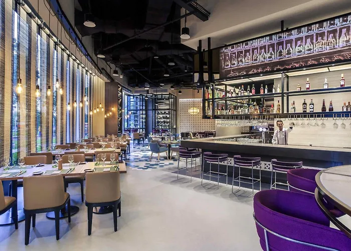 Hotel with Tennis: Mercure Singapore On Stevens