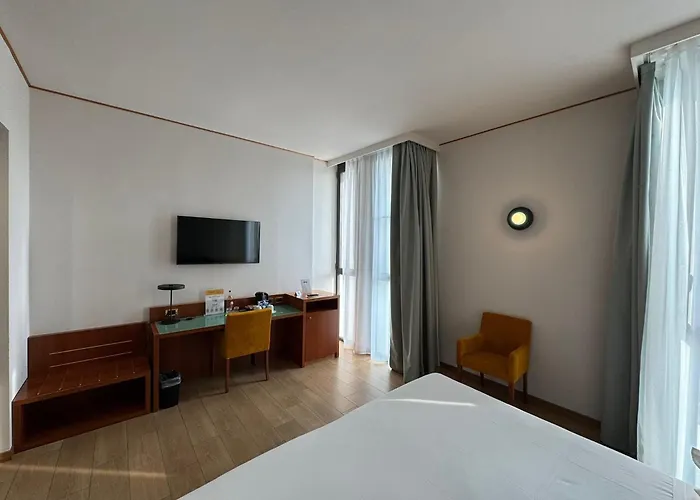 Hotel con piscina: Hotel Parma&Congressi