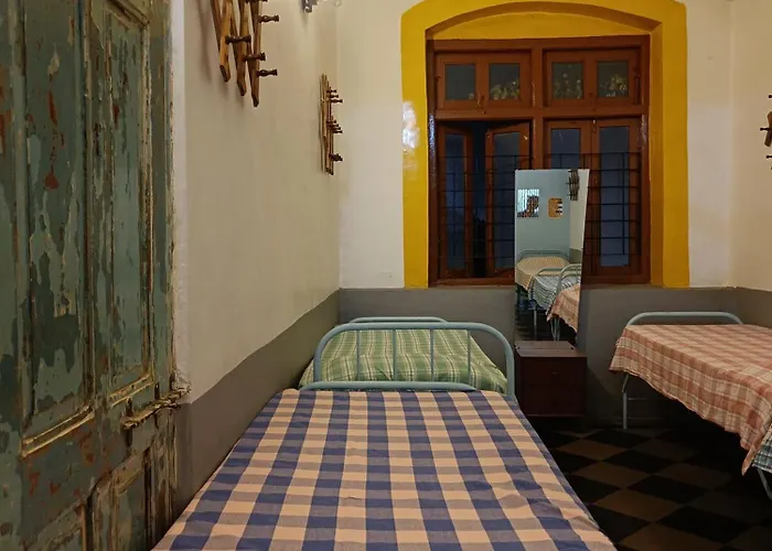 The Hostels Vasantashram Cst Mumbai, Free Wifi With 1940S Retro Vibe