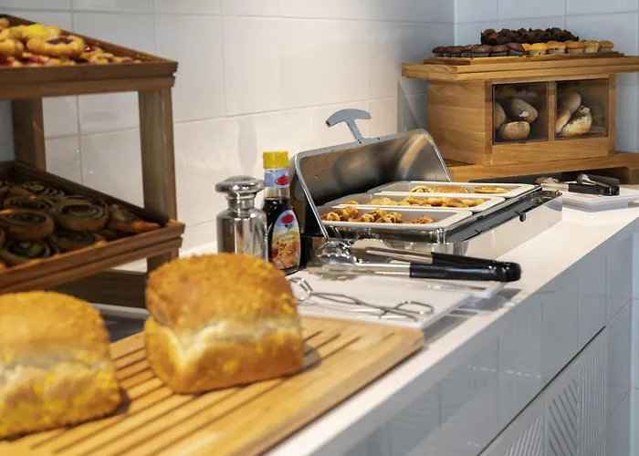 Luxury hotel only: Mercure Amsterdam North Station