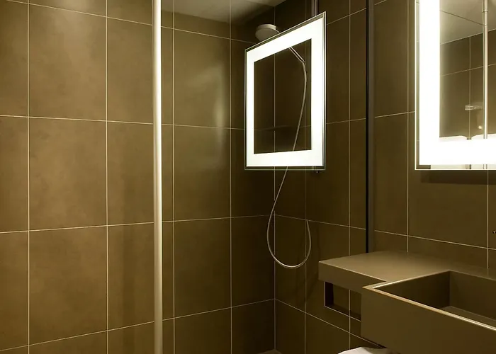  Novotel Bordeaux Lac