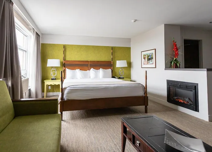 3 star hotels Champlain